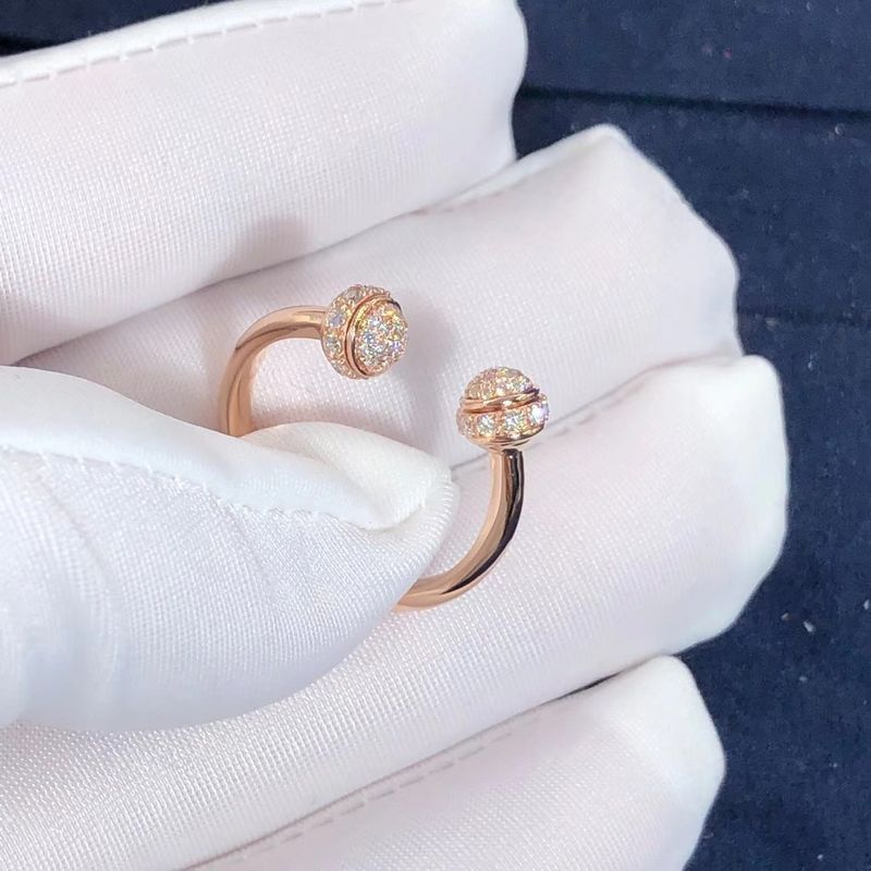 품질 여자 피아제 소유는 대략 써클 다이아몬드 반지를 엽니다. 0.34 Ct 공장