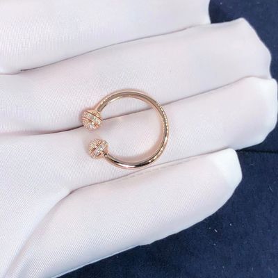 품질 여자 피아제 소유는 대략 써클 다이아몬드 반지를 엽니다. 0.34 Ct 공장