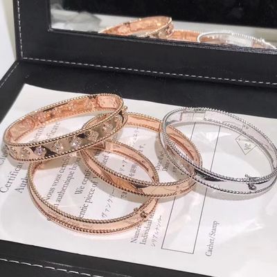 품질 미디엄 모델 VCA 실제적 18k 금 퍼리 서명 밴드 백색은 옐로우 골드를 상승시켰습니다 공장