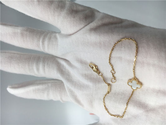 품질 밴 Cleef Arpels 백색 진주층을 가진 감미로운 알람브라 궁전 팔찌 18k 황금 공장