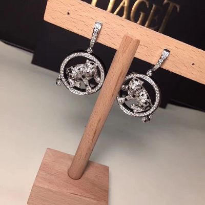 품질 다이아몬드 18K 금 귀걸이 보석 판테레 드  화이트 골드 에메랄드는 칠흑이어서 지칩니다 공장